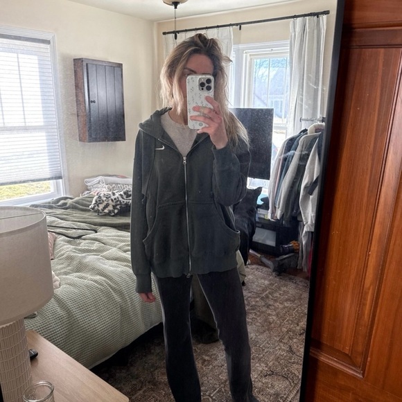 Nike Women's Sportswear Phoenix Fleece Oversized Full-Zip Hoodie - Picture 3 of 3